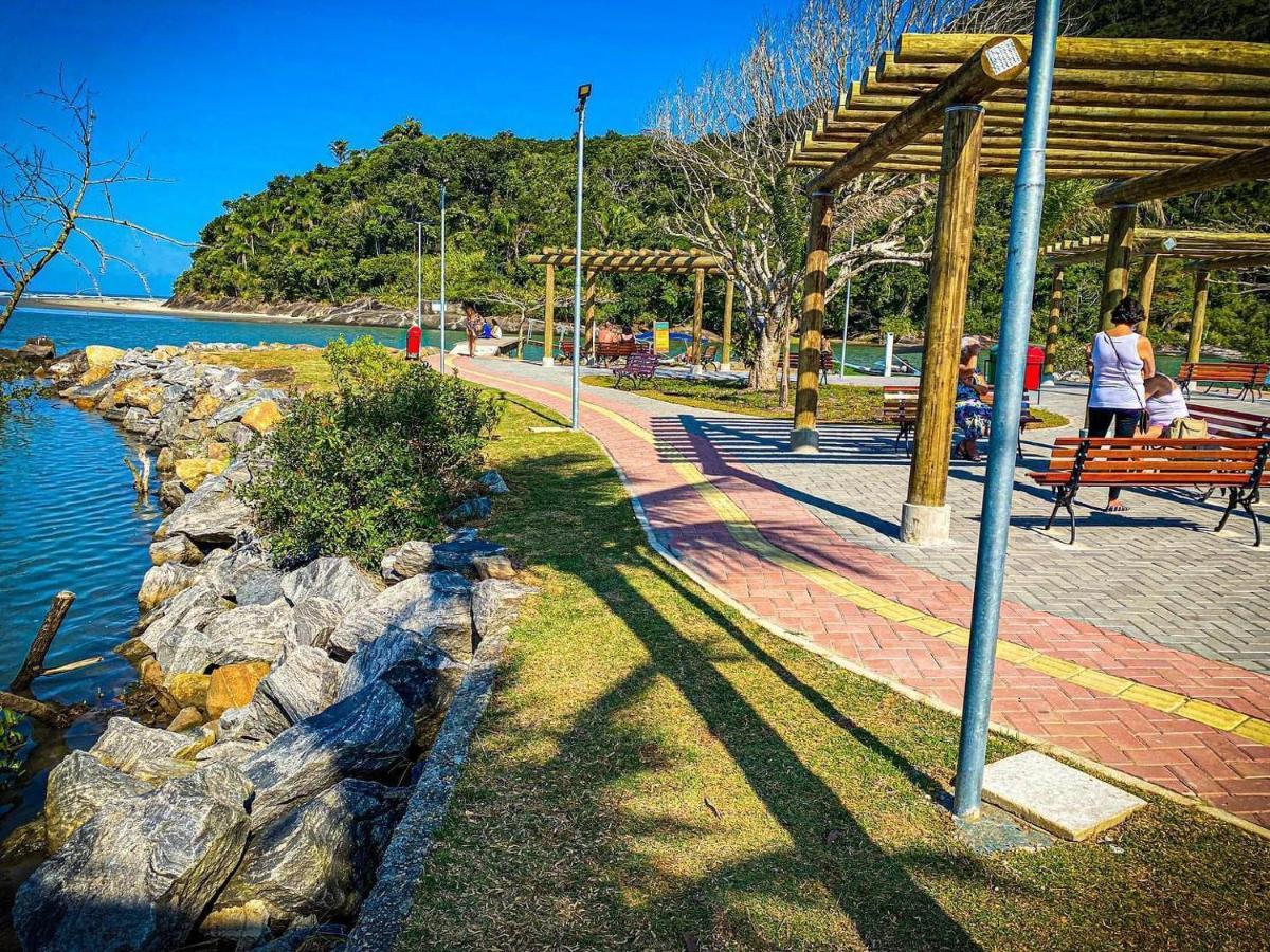 Vila agradável com piscina. Villa Peruíbe Esterno foto