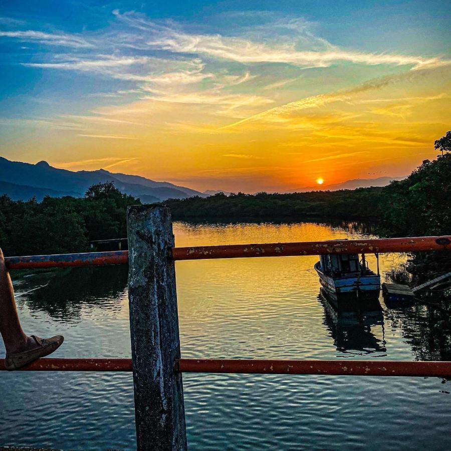 Vila agradável com piscina. Villa Peruíbe Esterno foto